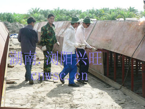 印尼安裝現場（船體成型）